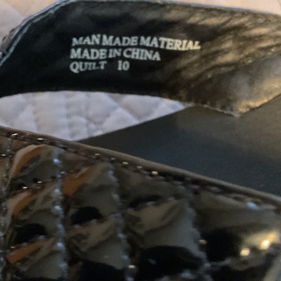 Yellowbox Quilted Black Flip Flops - Picture 3 of 5